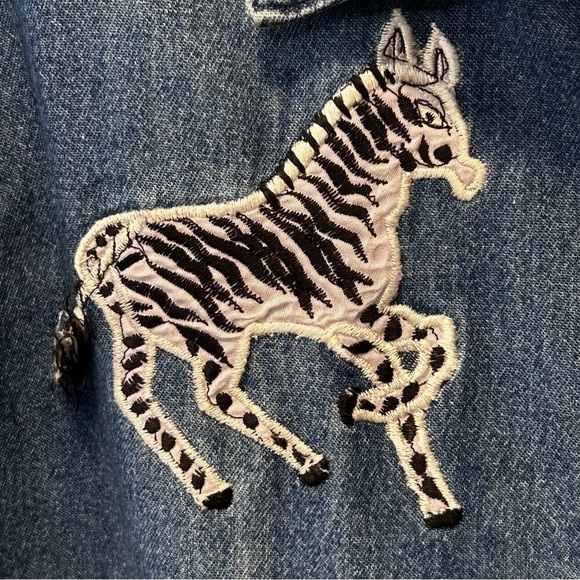 Denim Zoo Animal Artsy Boho Embroidered Women’s Shirt Size M - Picture 4 of 8